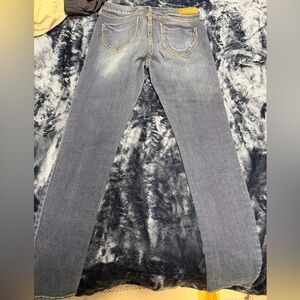 Song medium dark wash, slightly distressed, size 28 skinny jeans